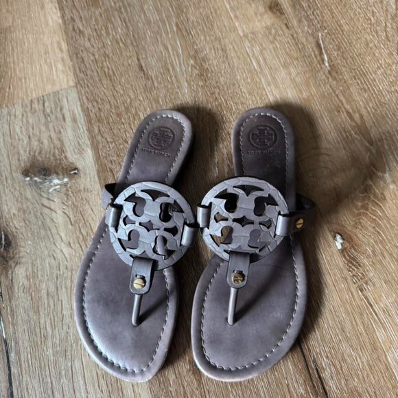Tory Burch Gray Sandals Thong Leather Size 6.5 - Picture 1 of 4